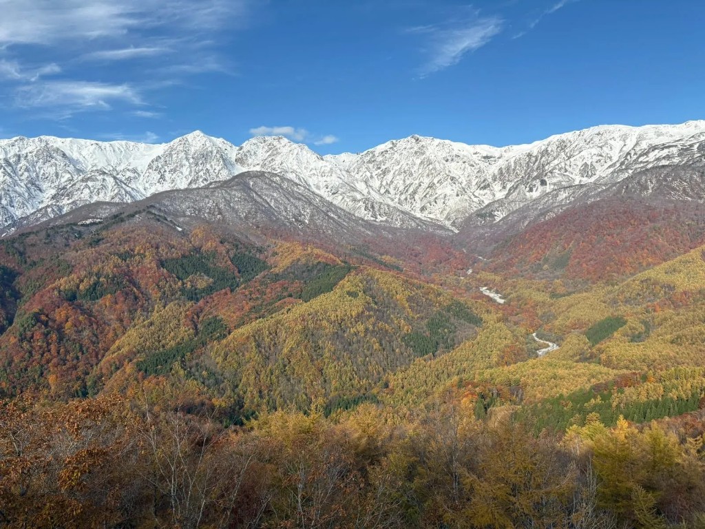 秋の山並み